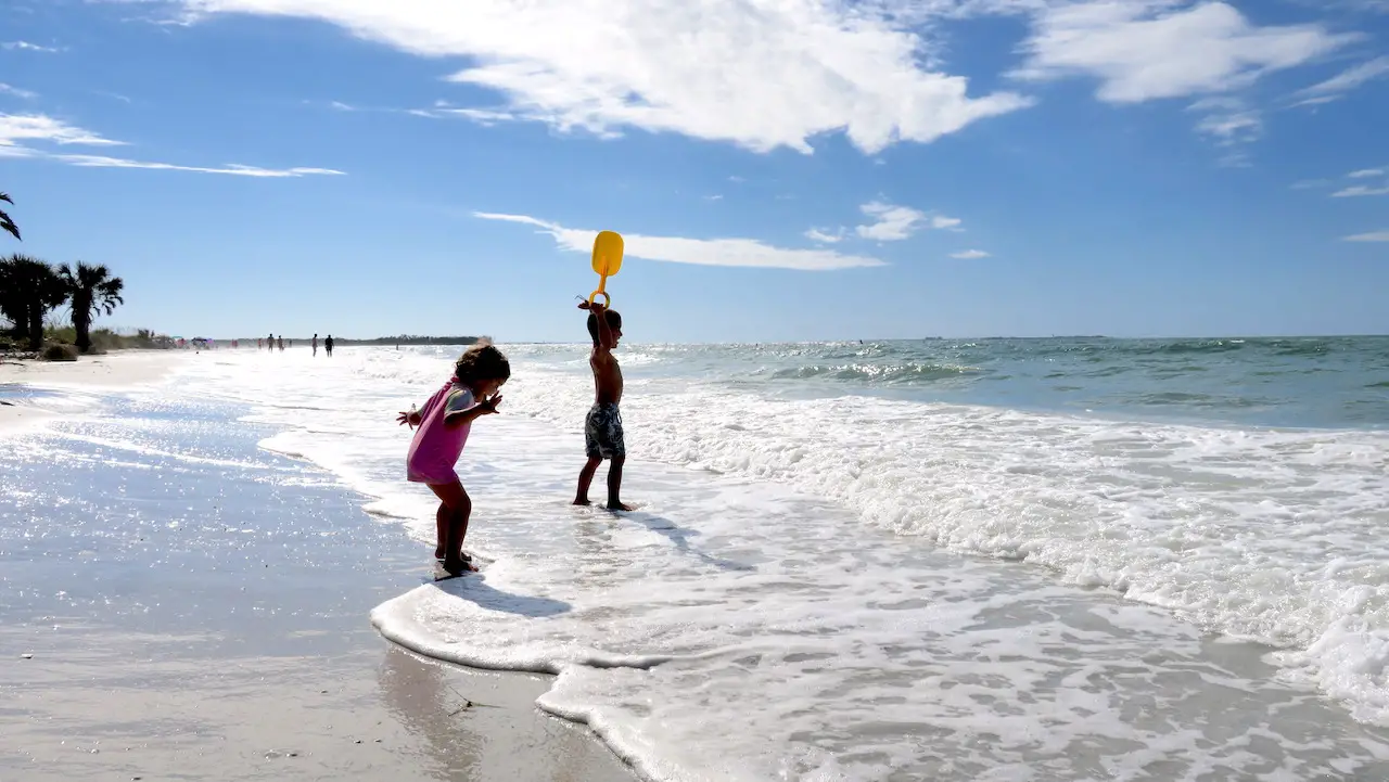 Fort de Soto Beach usually have very little wind and mild waves