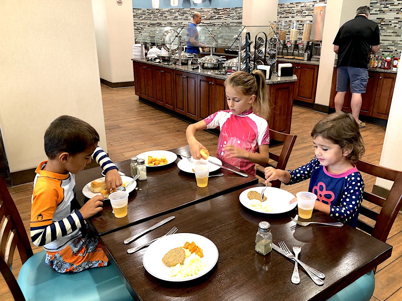 Drury Inn and Suites Gainesville Breakfast - 2-day itinerary for families in Gainesville, FL #gainesville #florida #tourofflorida #alachuacounty #gainesvilleFL #universityofflorida #UF #gogators #Gainesvillewithkids #gainesvilleitinerary 