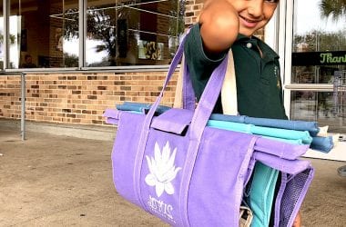 Tips for easy trips to the grocery store with kids! Lotus Trolley Bag is definitely our favorite way to grocery shop! #lotustrolleybag #gogreen #noplastic #plasticfree #shoppingwithkids #pareningtips #parenting #mommyblog #familylifestyle