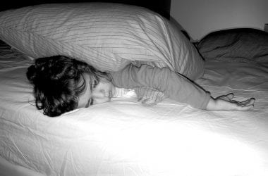 Sleeping Tips from Sleep Expert Carolina Romanyuk for the spookiest time of year | sleeping tips for Halloween and the time change | pediatric sleep consultant | parenting sleep | bedtime routine | bedtime tips | best app for kids | best app to go to sleep | moshi twilight app| #parenting #parentingtips #bettersleep #babysleep #sleepingmethods #moshitwilight #makebedtimeadream #lifesaver