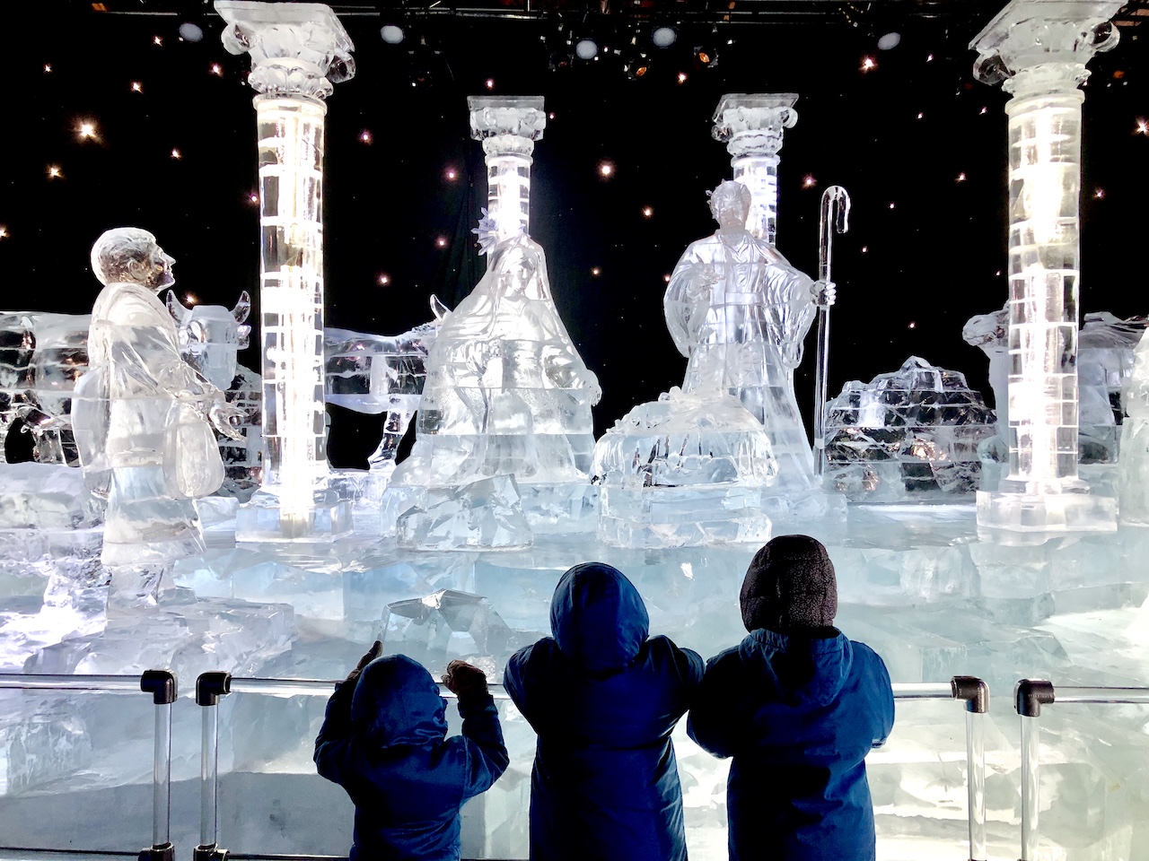 ICE! at Gaylord Palms - Experience True Cold in Orlando, FL | Snow and Ice in Orlando | Gaylord Palms Resort and Convention Center | Marriott Timeshare | #ICE #ICEatGaylordPalms #familytravel #travelwithkids #orlando #orlandoFL #VisitOrlando #orlandohotels #familyfriendlyhotel #hotelinOrlando #hotelnearDisneyWorld #icetubingOrlando