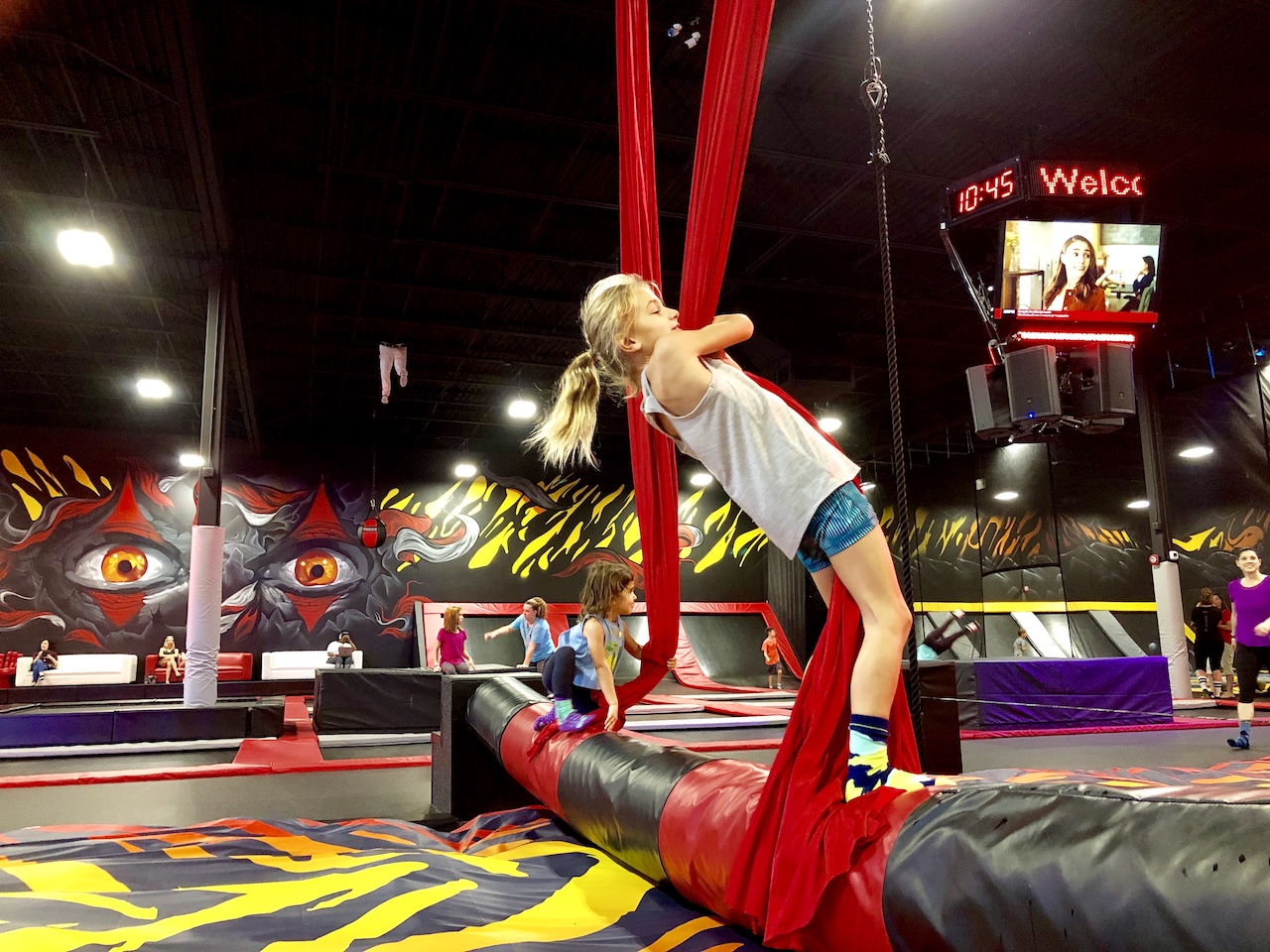 Trampoline Fun In Orlando, FL | Defy Orlando | Trampoline Park in Orlando, Fall | #defyorlando #trampoline #trampolinepark #orlando #orlandofun #orlandoactivities 