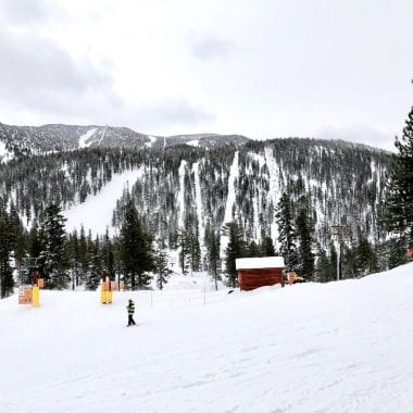 Family Skiing at Heavenly in Lake Tahoe | Ski Lake Tahoe | Ski Heavenly | #laketahoe #ski #familytravel #familyski #bestski #bestskiintheUS #vailresort #USski #skitrip #skidestination #Heavenly #heavenlylaketahoe