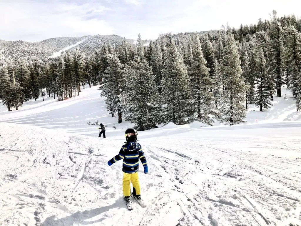 Family Skiing at Heavenly in Lake Tahoe | Ski Lake Tahoe | Ski Heavenly | #laketahoe #ski #familytravel #familyski #bestski #bestskiintheUS #vailresort #USski #skitrip #skidestination #Heavenly #heavenlylaketahoe