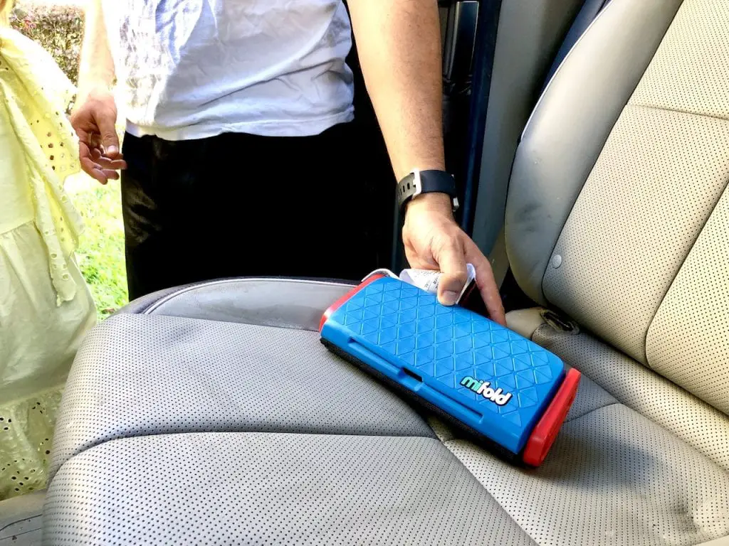 Mifold Grab and Go Booster - A Must-Have For Family Travel | Travel car seat | Travel booster | Family travel tips | Mifold car seat | #familytravel #mifold #travelcarseat #travelbooster #boosterseat