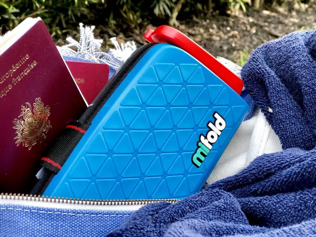 Mifold Grab and Go Booster - A Must-Have For Family Travel | Travel car seat | Travel booster | Family travel tips | Mifold car seat | #familytravel #mifold #travelcarseat #travelbooster #boosterseat