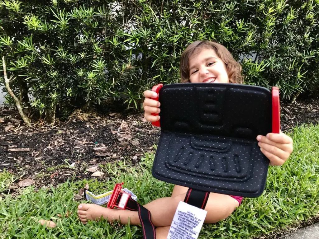 Mifold Grab and Go Booster - A Must-Have For Family Travel | Travel car seat | Travel booster | Family travel tips | Mifold car seat | #familytravel #mifold #travelcarseat #travelbooster #boosterseat