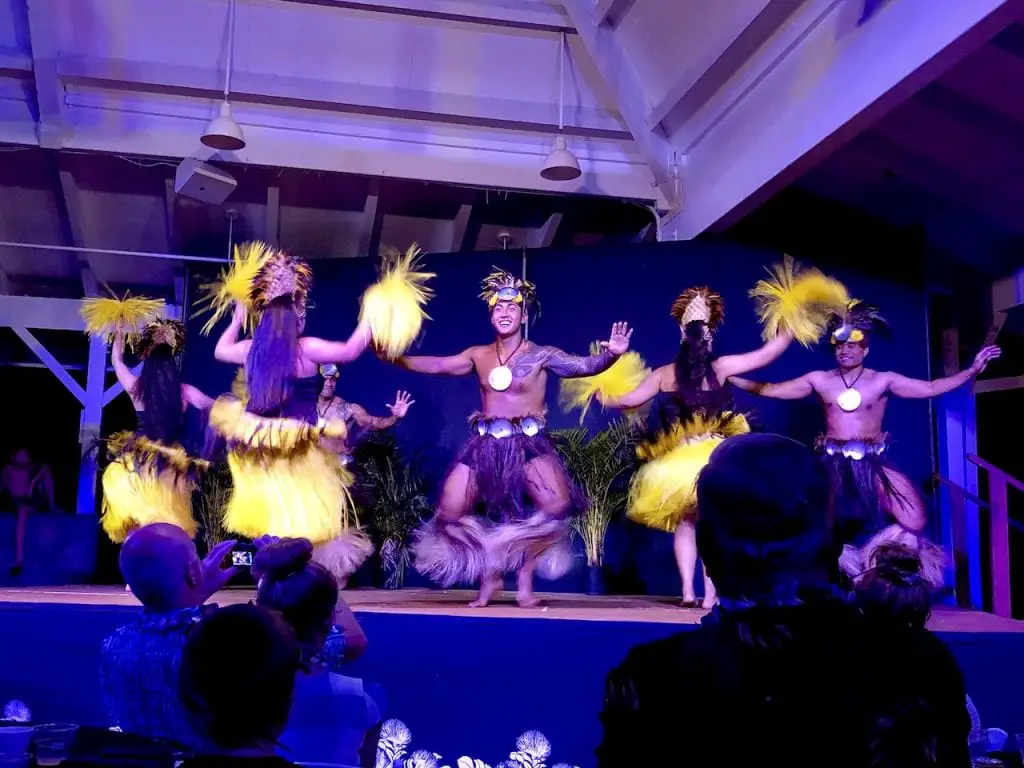 Toa Luau With Kids | Best family luau on Oahu, Hawaii | Best luau with kids | Hawaii with kids | Family activities in Hawaii | #familytravel #luau #hawaiianluau #oahufamilyactivities #toaluau #familytravelblog