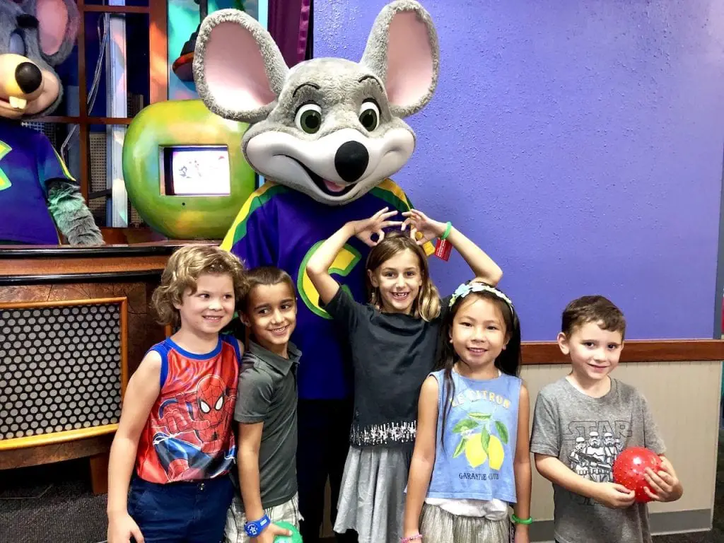 Epic Birthday Party At  Chuck E. Cheese | Summer birthdays | Kids birthday parties | Indoor parties | Where to host kids birthday parties | Family lifestyle blogger | Mommy blog | #chuckecheese #birthdayparty #indoorparties #kidsbirthday 