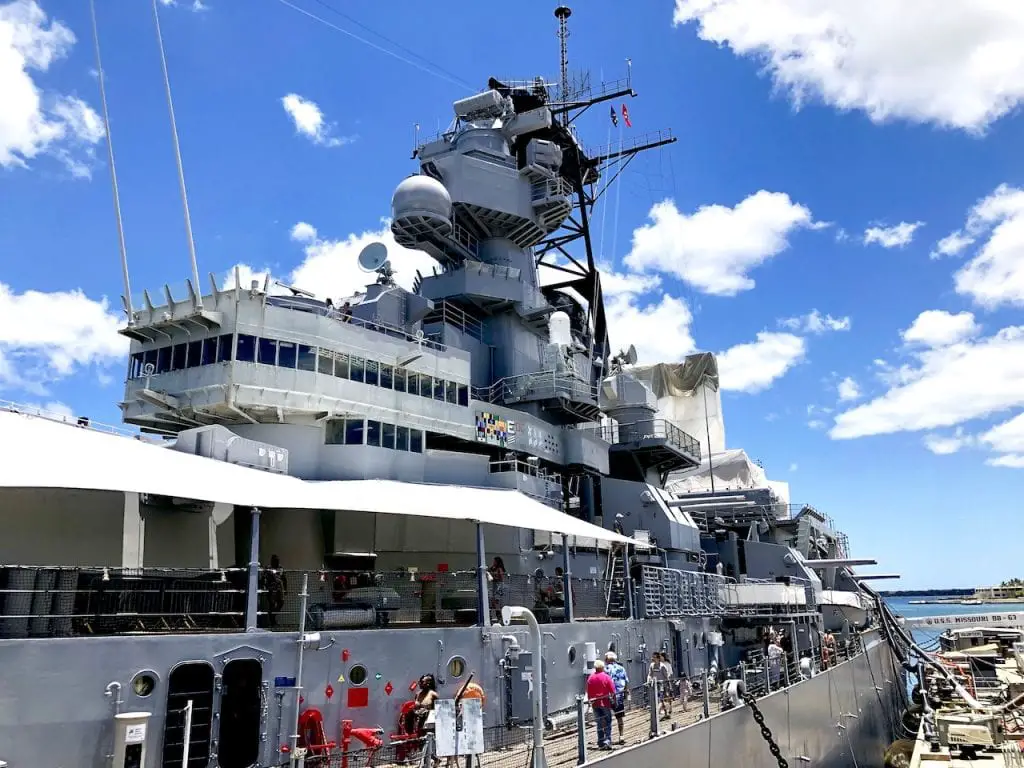 Visiting Pearl Harbor With Kids | Oahu with kids | Hawaii with kids | What do to in Hawaii | US National Parks | Family Travel | Worldschooling in Hawaii | #pearlharbor #worldschooling #oahu #hawaii #hawaiiwithkids #Oahuwithkids #familytravel #travelingwithkids