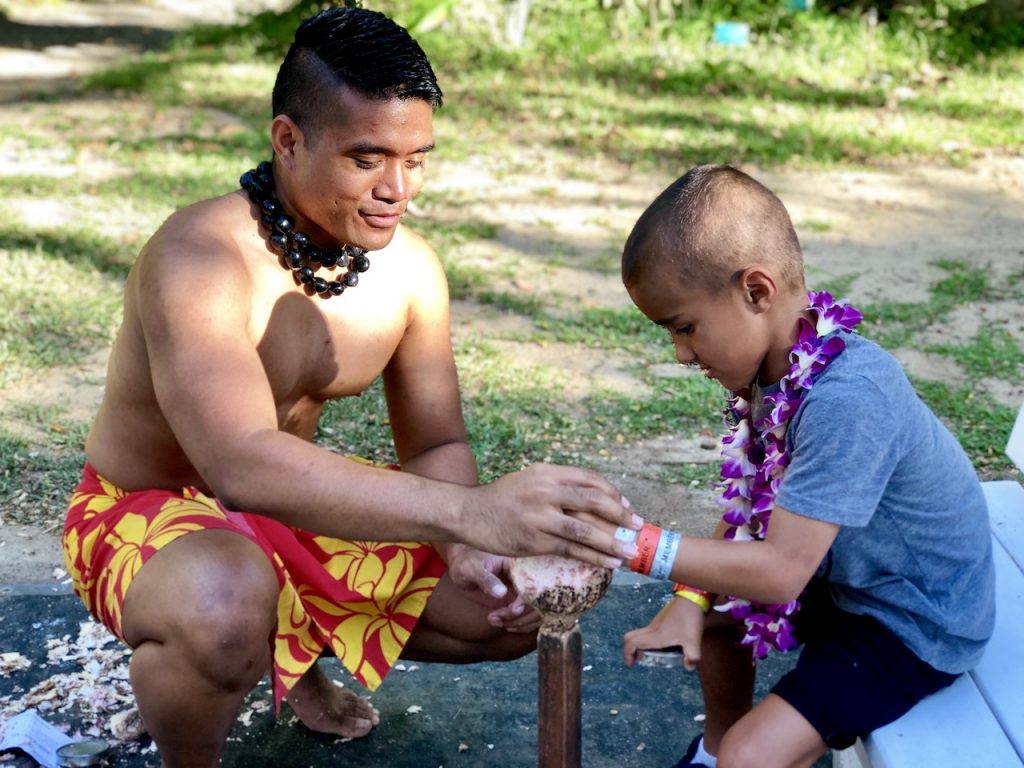 Toa Luau With Kids | Best family luau on Oahu, Hawaii | Best luau with kids | Hawaii with kids | Family activities in Hawaii | #familytravel #luau #hawaiianluau #oahufamilyactivities #toaluau #familytravelblog