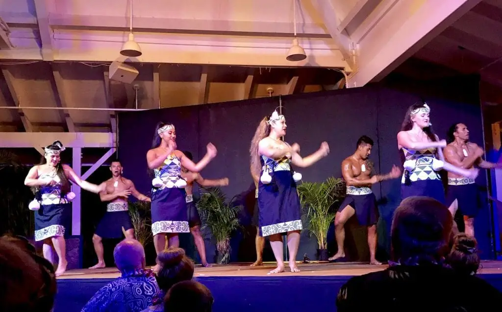 Toa Luau With Kids | Best family luau on Oahu, Hawaii | Best luau with kids | Hawaii with kids | Family activities in Hawaii | #familytravel #luau #hawaiianluau #oahufamilyactivities #toaluau #familytravelblog