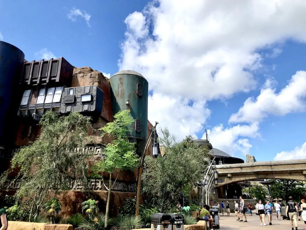 Star Wars: Galaxy's Edge at Disney's Hollywood Studios | Star Wars Land Disney World | Preview of Galaxy's Edge at Walt Disney World | Disney Mom | Disney Fan | #disneymom #starwars #starwarsland #starwarsgalaxysedge #hollywoodstudios #wdw #disneyshollywoodstudios