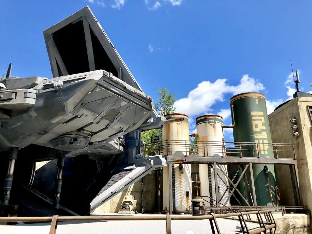 Star Wars: Galaxy's Edge at Disney's Hollywood Studios | Star Wars Land Disney World | Preview of Galaxy's Edge at Walt Disney World | Disney Mom | Disney Fan | #disneymom #starwars #starwarsland #starwarsgalaxysedge #hollywoodstudios #wdw #disneyshollywoodstudios