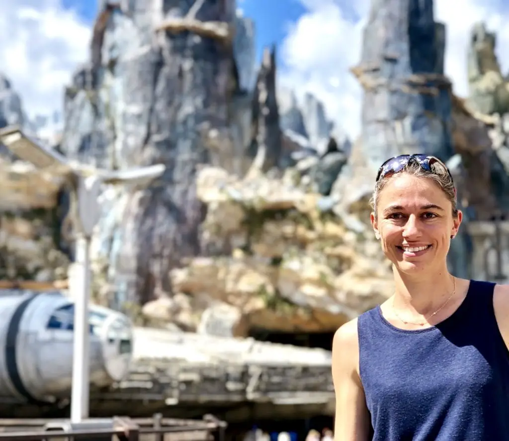 Star Wars: Galaxy's Edge at Disney's Hollywood Studios | Star Wars Land Disney World | Preview of Galaxy's Edge at Walt Disney World | Disney Mom | Disney Fan | #disneymom #starwars #starwarsland #starwarsgalaxysedge #hollywoodstudios #wdw #disneyshollywoodstudios