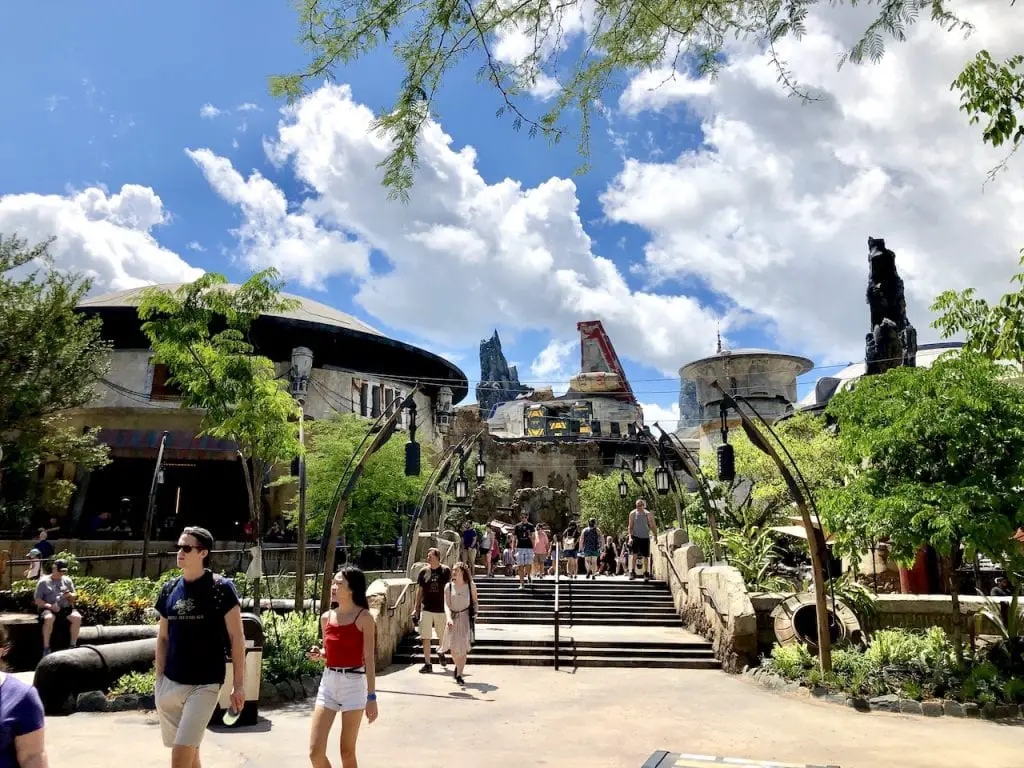 Star Wars: Galaxy's Edge at Disney's Hollywood Studios | Star Wars Land Disney World | Preview of Galaxy's Edge at Walt Disney World | Disney Mom | Disney Fan | #disneymom #starwars #starwarsland #starwarsgalaxysedge #hollywoodstudios #wdw #disneyshollywoodstudios