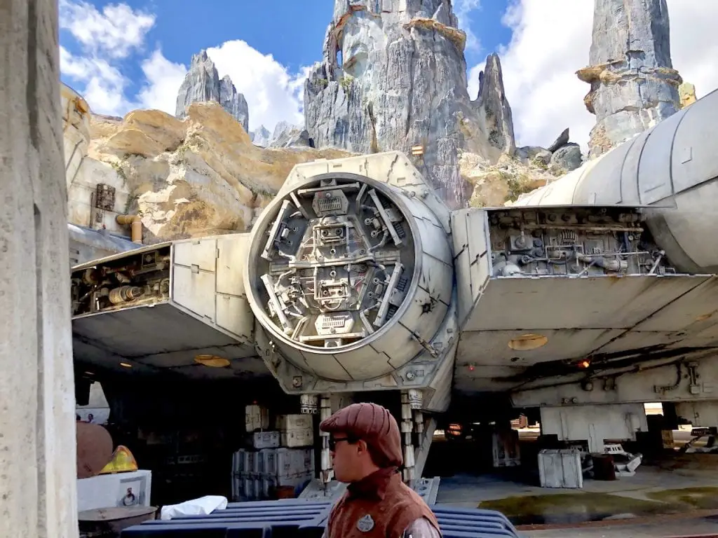 Star Wars: Galaxy's Edge at Disney's Hollywood Studios | Star Wars Land Disney World | Preview of Galaxy's Edge at Walt Disney World | Disney Mom | Disney Fan | #disneymom #starwars #starwarsland #starwarsgalaxysedge #hollywoodstudios #wdw #disneyshollywoodstudios