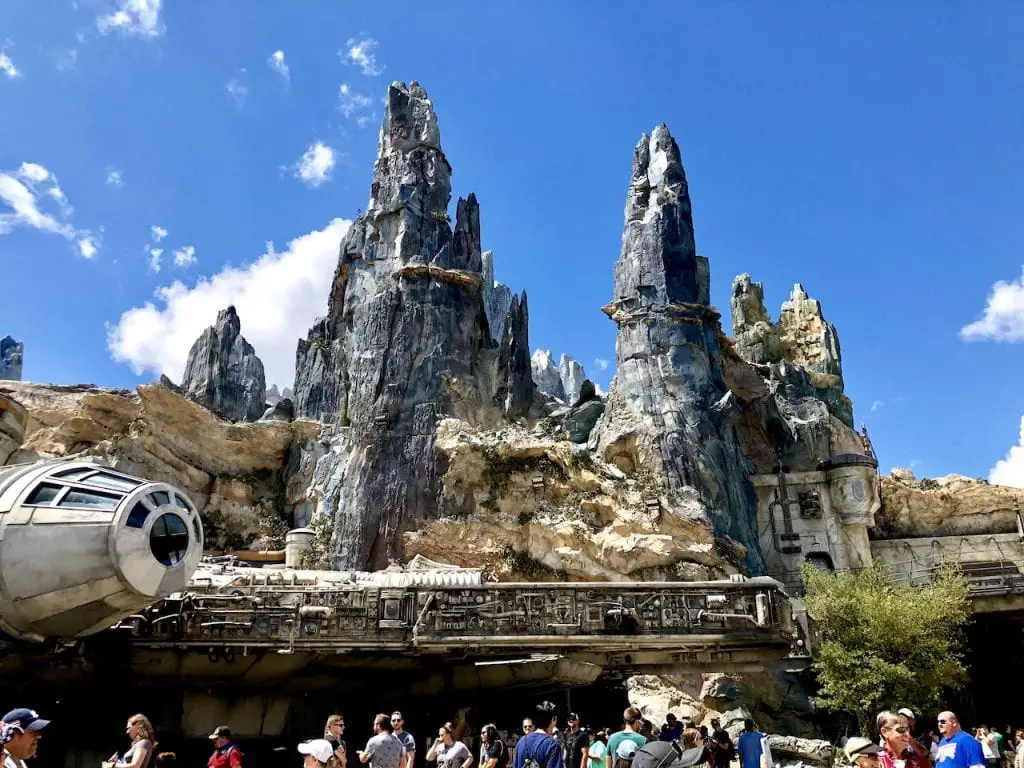 Star Wars: Galaxy's Edge at Disney's Hollywood Studios | Star Wars Land Disney World | Preview of Galaxy's Edge at Walt Disney World | Disney Mom | Disney Fan | #disneymom #starwars #starwarsland #starwarsgalaxysedge #hollywoodstudios #wdw #disneyshollywoodstudios