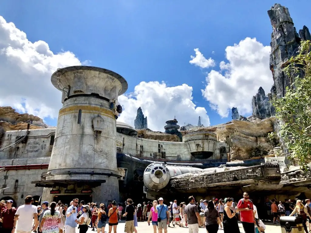 Star Wars: Galaxy's Edge at Disney's Hollywood Studios | Star Wars Land Disney World | Preview of Galaxy's Edge at Walt Disney World | Disney Mom | Disney Fan | #disneymom #starwars #starwarsland #starwarsgalaxysedge #hollywoodstudios #wdw #disneyshollywoodstudios