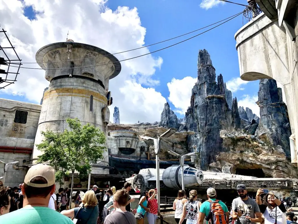 Star Wars: Galaxy's Edge at Disney's Hollywood Studios | Star Wars Land Disney World | Preview of Galaxy's Edge at Walt Disney World | Disney Mom | Disney Fan | #disneymom #starwars #starwarsland #starwarsgalaxysedge #hollywoodstudios #wdw #disneyshollywoodstudios