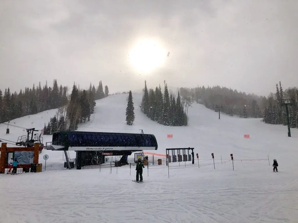 Deer Valley Resort - A Dream Come True For Family Ski | Skiing with kids at Deer Valley | Ski Utah | Family winter vacation to utah | Family ski trip to Utah | Deer Valley luxury family ski | Utah ski | US Travel with kids | #skiutah #deervalley #familytravelblog #luxuryfamilyski #luxuryfamilytravel #utahski #familytravelblog #travelblogger