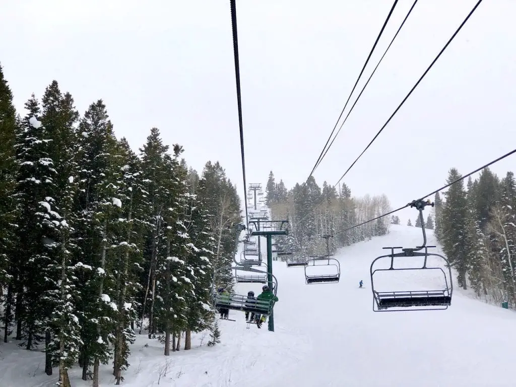 Deer Valley Resort - A Dream Come True For Family Ski | Skiing with kids at Deer Valley | Ski Utah | Family winter vacation to utah | Family ski trip to Utah | Deer Valley luxury family ski | Utah ski | US Travel with kids | #skiutah #deervalley #familytravelblog #luxuryfamilyski #luxuryfamilytravel #utahski #familytravelblog #travelblogger