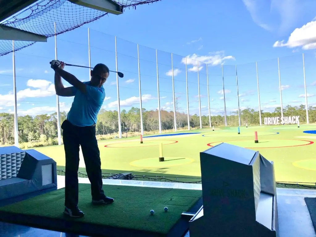 Family Fun at DriveShack Orlando | Golf, Eat, Play at DriveShack Orlando | Lake Nona, FL | Golf with kids | family travel | Orlando fun with kids | #familyfun #driveshack #driveshackorlando #drivingrange #golfwithkids