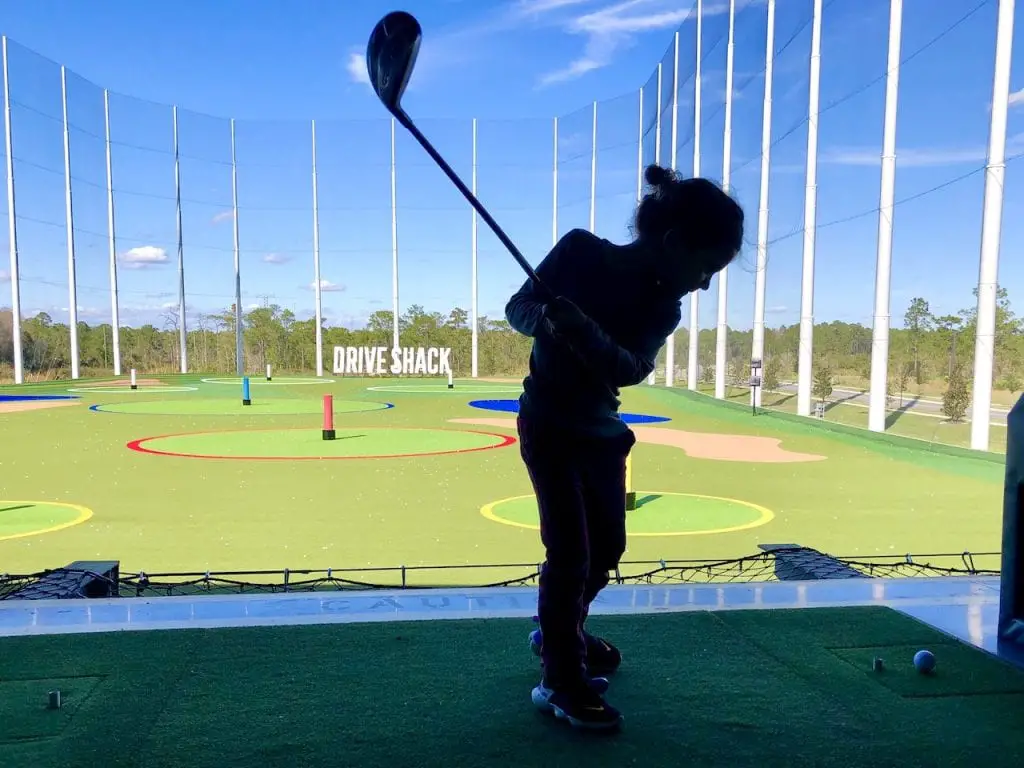 Family Fun at DriveShack Orlando | Golf, Eat, Play at DriveShack Orlando | Lake Nona, FL | Golf with kids | family travel | Orlando fun with kids | #familyfun #driveshack #driveshackorlando #drivingrange #golfwithkids