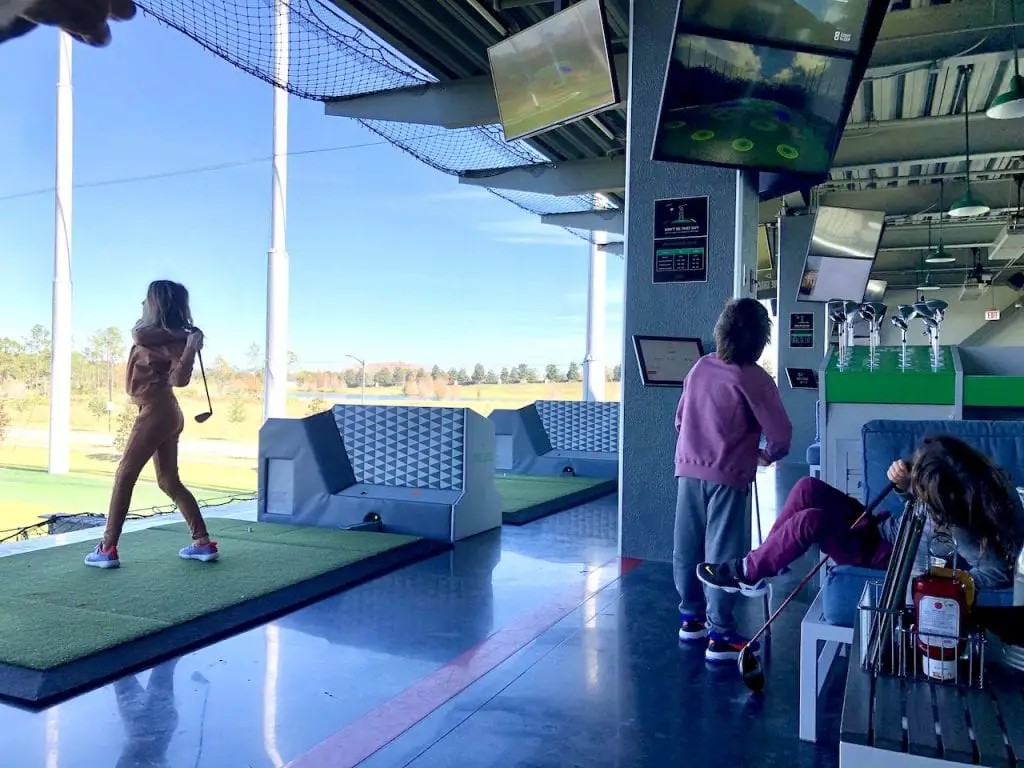 Family Fun at DriveShack Orlando | Golf, Eat, Play at DriveShack Orlando | Lake Nona, FL | Golf with kids | family travel | Orlando fun with kids | #familyfun #driveshack #driveshackorlando #drivingrange #golfwithkids