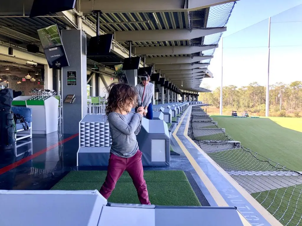 Family Fun at DriveShack Orlando | Golf, Eat, Play at DriveShack Orlando | Lake Nona, FL | Golf with kids | family travel | Orlando fun with kids | #familyfun #driveshack #driveshackorlando #drivingrange #golfwithkids