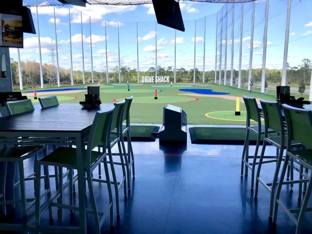 Family Fun at DriveShack Orlando | Golf, Eat, Play at DriveShack Orlando | Lake Nona, FL | Golf with kids | family travel | Orlando fun with kids | #familyfun #driveshack #driveshackorlando #drivingrange #golfwithkids