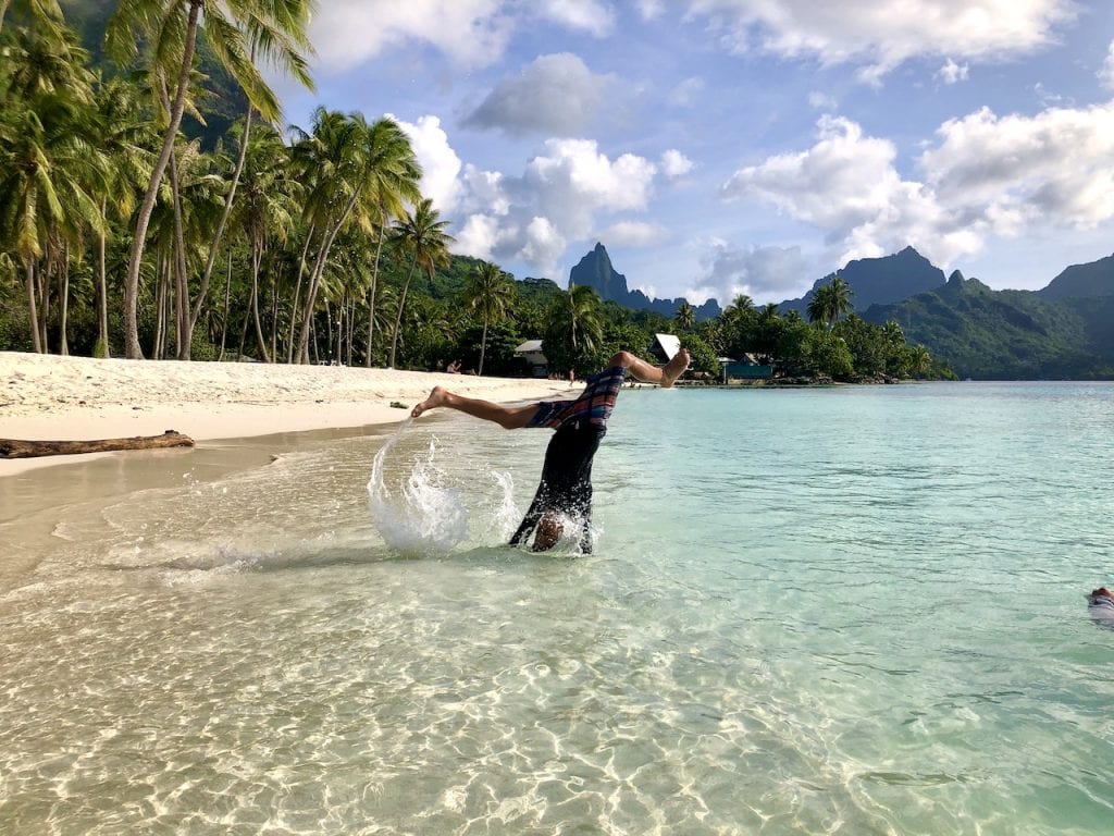 Moorea With Kids - A Family-Proof Travel Guide | Kids approved itinerary | Family vacation to Moorea | Moorea travel guide for families | Ferry to Moorea | Tahiti | French Polynesia | Where to go in French Polynesia | #moorea #frenchpolynesia #mooreawithkids #frenchpolynesiawithkids #travelguide #mooreatravelguide #familyfriendly #familytravel #familytravelguide