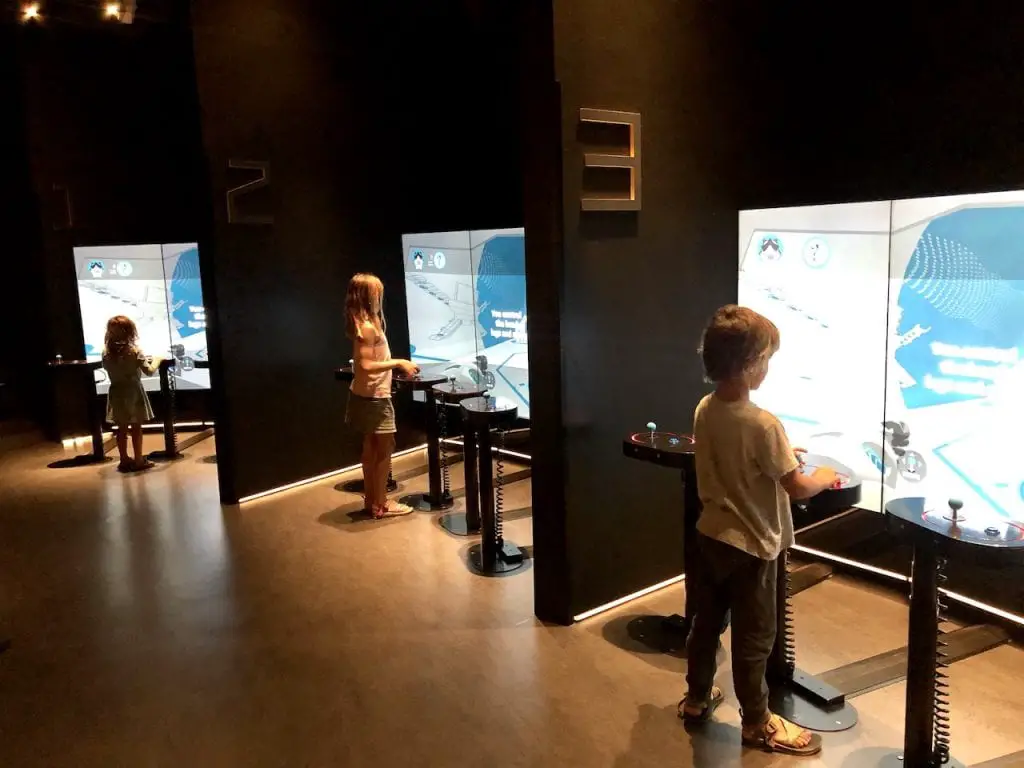 What To Do In Canberra Kith Kids | Free things for families in Canberra, Australia | 7 free experiences in Canberra with kids | Australian Mint | Australian War Memorial | Canberra Museums | #canberra #canberraaustralia #canberrawithkids #australiawithkids #australiatravel #visitaustralia #familytravel