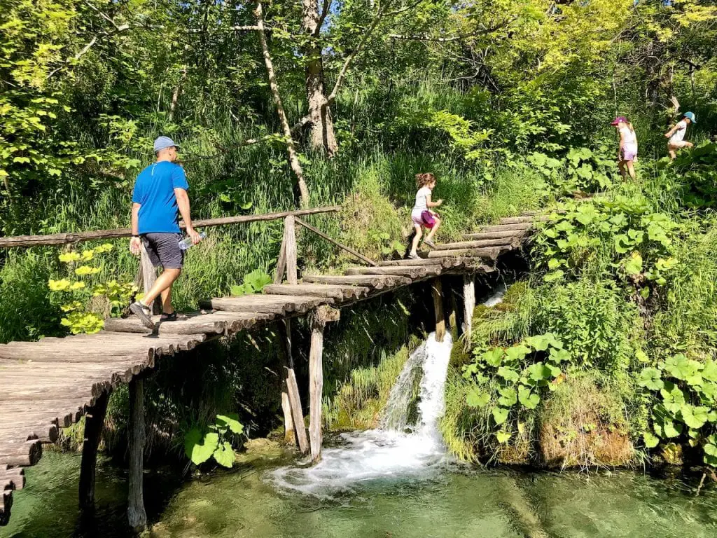 8 Tips For Visiting Plitvice Lakes National Park With Kids | What to do in Croatia with kids | Best parks in Croatia | Must-do in Croatia with kids | Croatia travel tips | Family travel | European road trip | #plitvicelakes #plitvice #croatia #croatiafulloflife #croatiatravel #croatianationalparks  