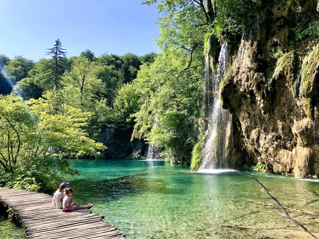 8 Tips For Visiting Plitvice Lakes National Park With Kids | What to do in Croatia with kids | Best parks in Croatia | Must-do in Croatia with kids | Croatia travel tips | Family travel | European road trip | #plitvicelakes #plitvice #croatia #croatiafulloflife #croatiatravel #croatianationalparks  