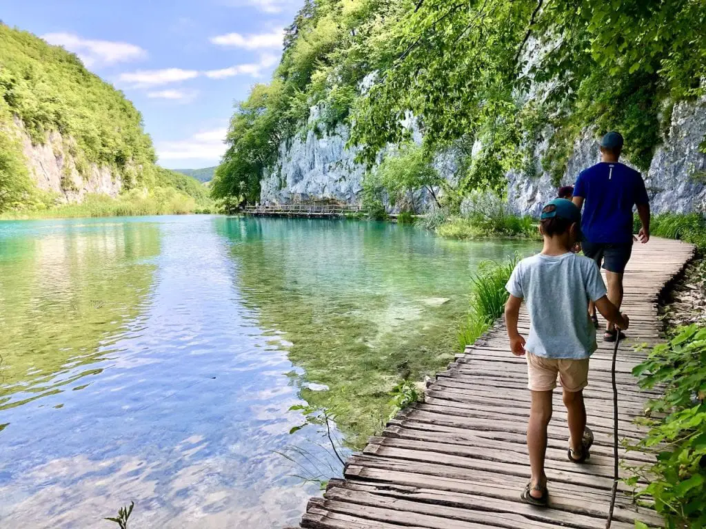 8 Tips For Visiting Plitvice Lakes National Park With Kids | What to do in Croatia with kids | Best parks in Croatia | Must-do in Croatia with kids | Croatia travel tips | Family travel | European road trip | #plitvicelakes #plitvice #croatia #croatiafulloflife #croatiatravel #croatianationalparks  