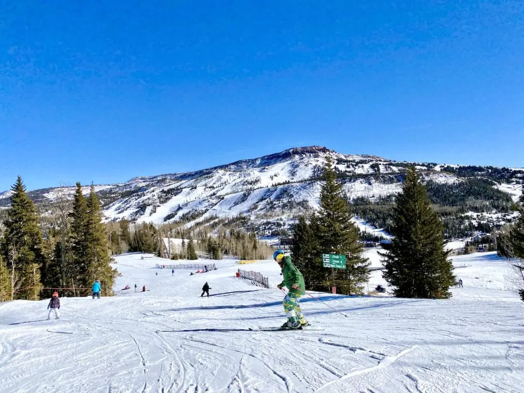 Family Ski At Brian Head Ski Resort | Skiing with kids at Brian Head Resort | Skiing with kids in Southern Utah | Can I ski in Southern Utah | Brian Head with kids | #brianhead #brianheadresort #brianheadskiresort #southernutahski #skiutah #familytravel #familyski