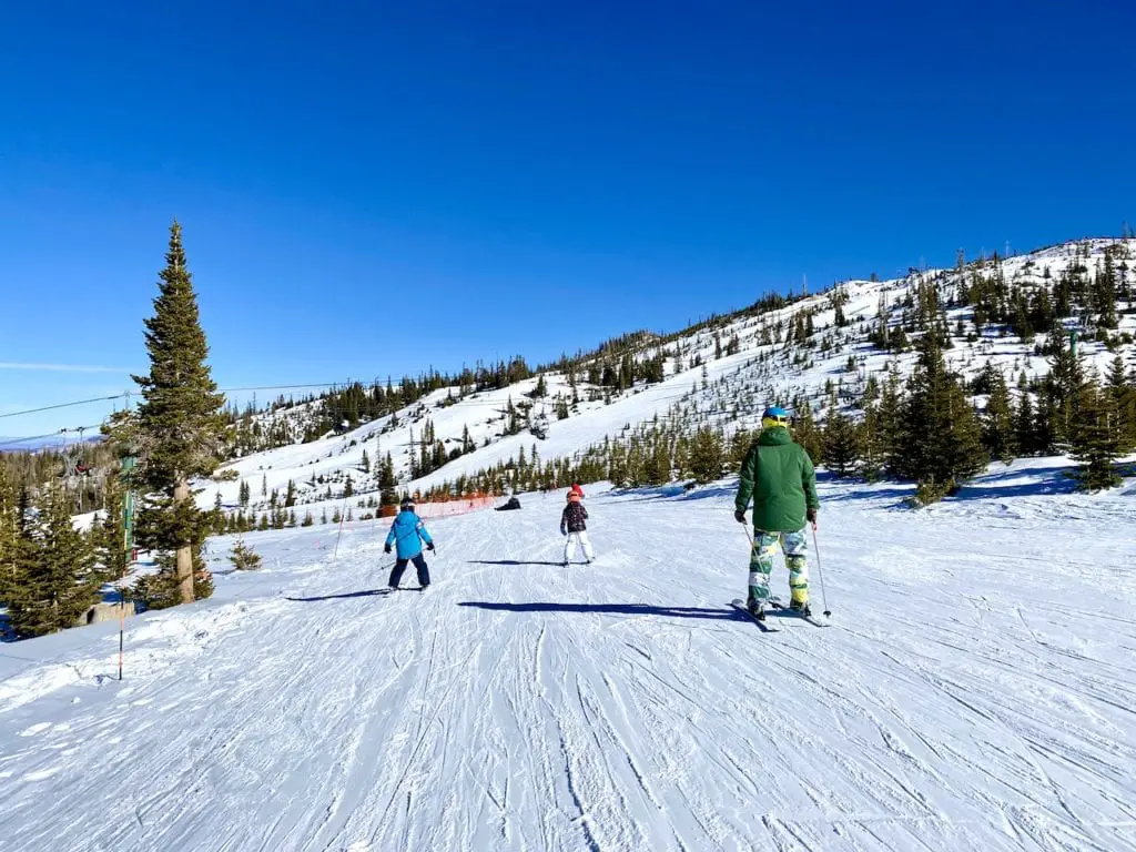 Family Ski At Brian Head Ski Resort | Skiing with kids at Brian Head Resort | Skiing with kids in Southern Utah | Can I ski in Southern Utah | Brian Head with kids | #brianhead #brianheadresort #brianheadskiresort #southernutahski #skiutah #familytravel #familyski