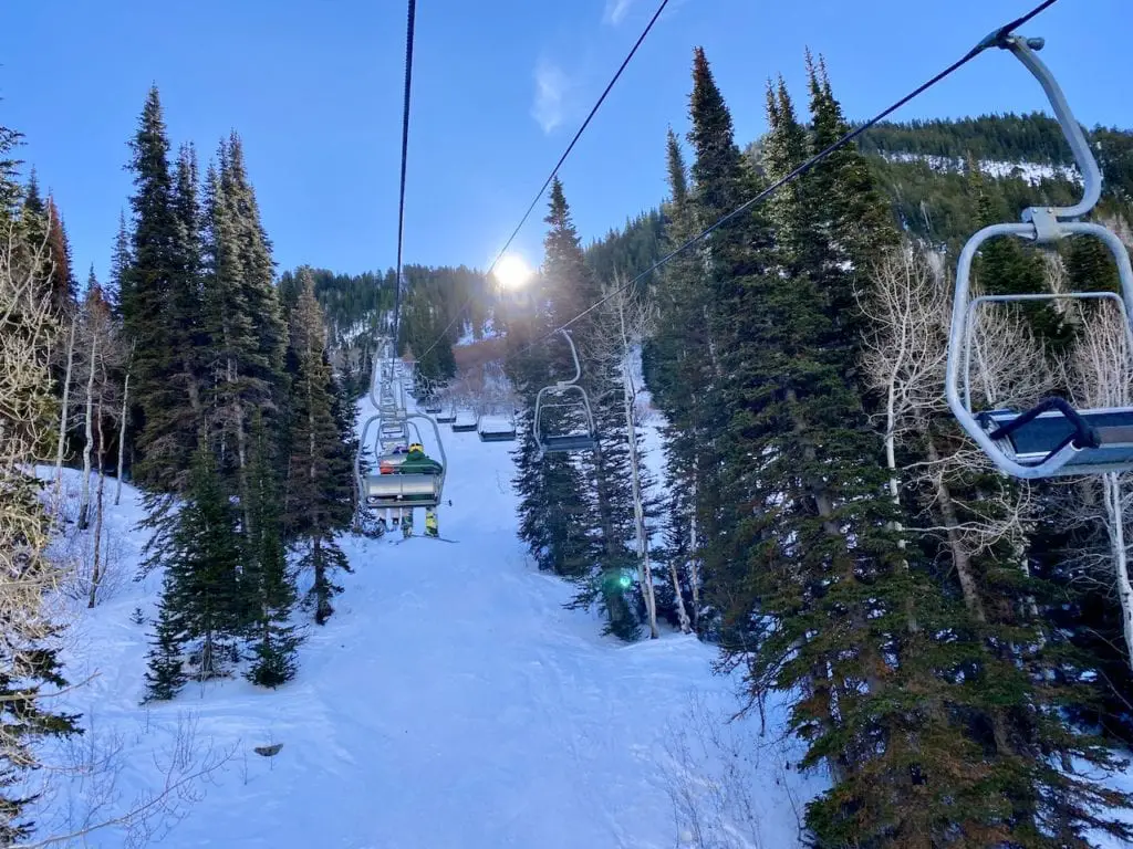 Snowbird Ski Resort - Ideal Family Ski Vacation | Snowbird Utah | Is Snowbird a good resort for families | Where can I ski with my kids in Utah | Family-friendly ski resort in Utah | #snowbird #snowbirdskiresort #snowbirdUT #familyfriendlyskiresort #skiingwithkids #kidswhoski