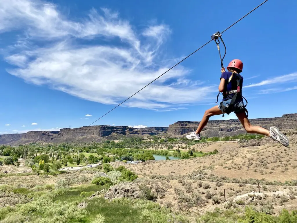 What To Do In Twin Falls, ID - 10 Awesome Southern Idaho Activities With Kids | White water rafting trip on the Snake River | Hagerman, ID | Banbury Hot Springs | Visit Southern Idaho | #twinfalls #visitidaho #visitsouthernidaho #snakeriver #whitewaterrafting #twinfallswithkids #familytravel #idahowithkids