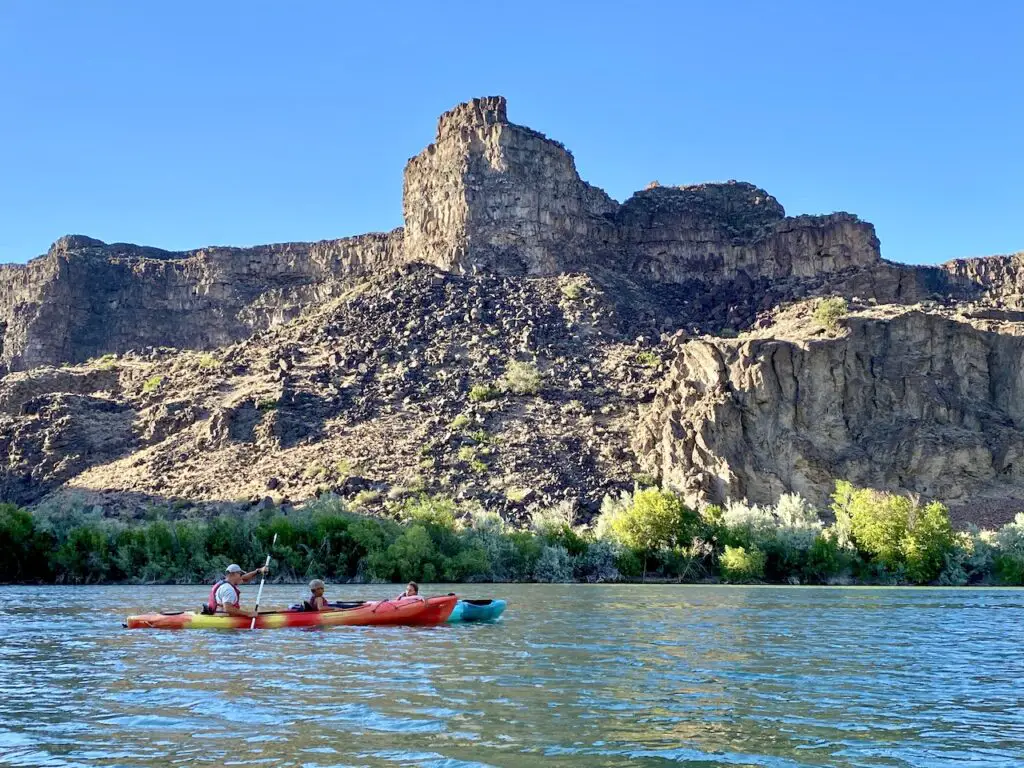 What To Do In Twin Falls, ID - 10 Awesome Southern Idaho Activities With Kids | White water rafting trip on the Snake River | Hagerman, ID | Banbury Hot Springs | Visit Southern Idaho | #twinfalls #visitidaho #visitsouthernidaho #snakeriver #whitewaterrafting #twinfallswithkids #familytravel #idahowithkids