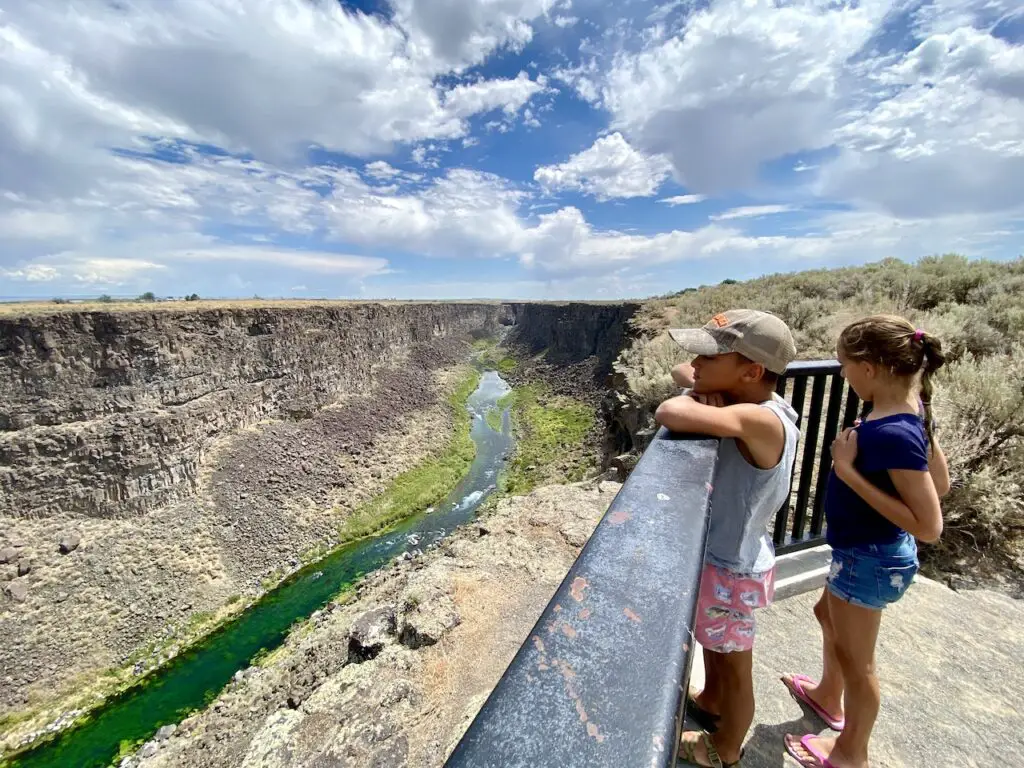 What To Do In Twin Falls, ID - 10 Awesome Southern Idaho Activities With Kids | White water rafting trip on the Snake River | Hagerman, ID | Banbury Hot Springs | Visit Southern Idaho | #twinfalls #visitidaho #visitsouthernidaho #snakeriver #whitewaterrafting #twinfallswithkids #familytravel #idahowithkids