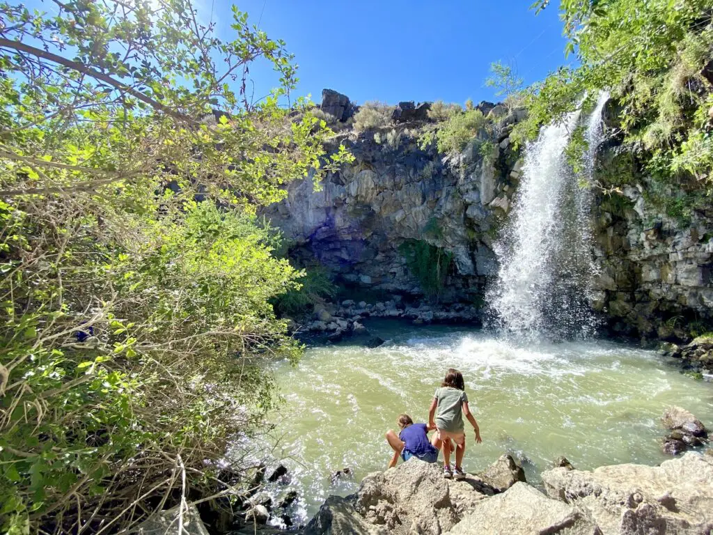 What To Do In Twin Falls, ID - 10 Awesome Southern Idaho Activities With Kids | White water rafting trip on the Snake River | Hagerman, ID | Banbury Hot Springs | Visit Southern Idaho | #twinfalls #visitidaho #visitsouthernidaho #snakeriver #whitewaterrafting #twinfallswithkids #familytravel #idahowithkids