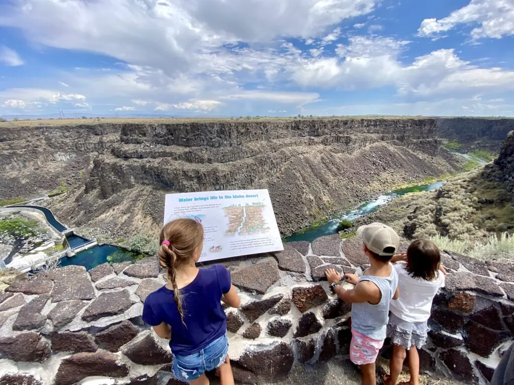 What To Do In Twin Falls, ID - 10 Awesome Southern Idaho Activities With Kids | White water rafting trip on the Snake River | Hagerman, ID | Banbury Hot Springs | Visit Southern Idaho | #twinfalls #visitidaho #visitsouthernidaho #snakeriver #whitewaterrafting #twinfallswithkids #familytravel #idahowithkids