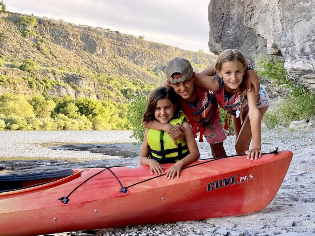 What To Do In Twin Falls, ID - 10 Awesome Southern Idaho Activities With Kids | White water rafting trip on the Snake River | Hagerman, ID | Banbury Hot Springs | Visit Southern Idaho | #twinfalls #visitidaho #visitsouthernidaho #snakeriver #whitewaterrafting #twinfallswithkids #familytravel #idahowithkids