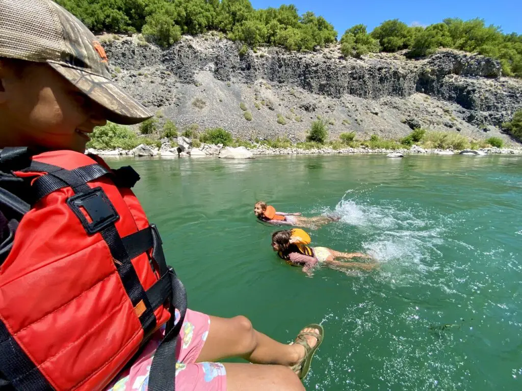 What To Do In Twin Falls, ID - 10 Awesome Southern Idaho Activities With Kids | White water rafting trip on the Snake River | Hagerman, ID | Banbury Hot Springs | Visit Southern Idaho | #twinfalls #visitidaho #visitsouthernidaho #snakeriver #whitewaterrafting #twinfallswithkids #familytravel #idahowithkids